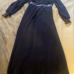 This is a navy beautiful gown can be worn to events.